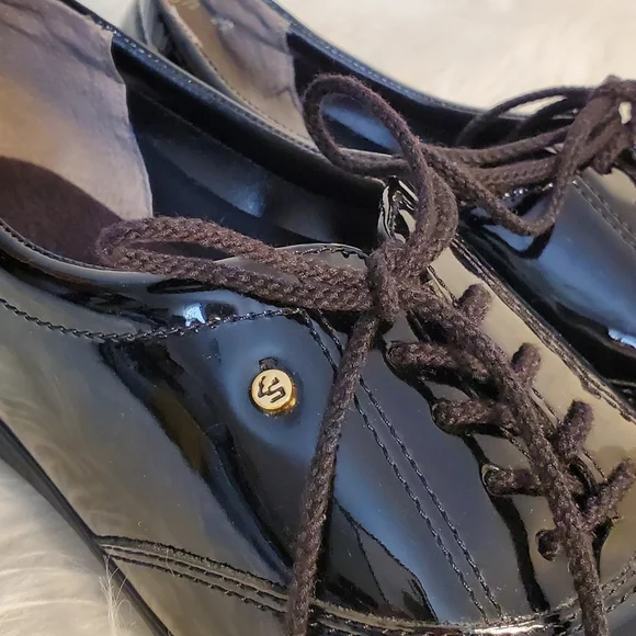 EASY SPIRIT Motion Anti-Gravity Black Patent Tie Oxfords - Picture 2 of 7